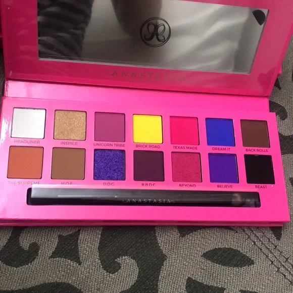 Anastasia X Alyssa Edwards palette